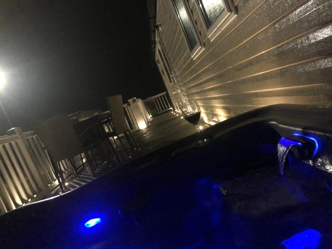 Villa Luxury Hot Tub Retreat Tattershall Exterior foto