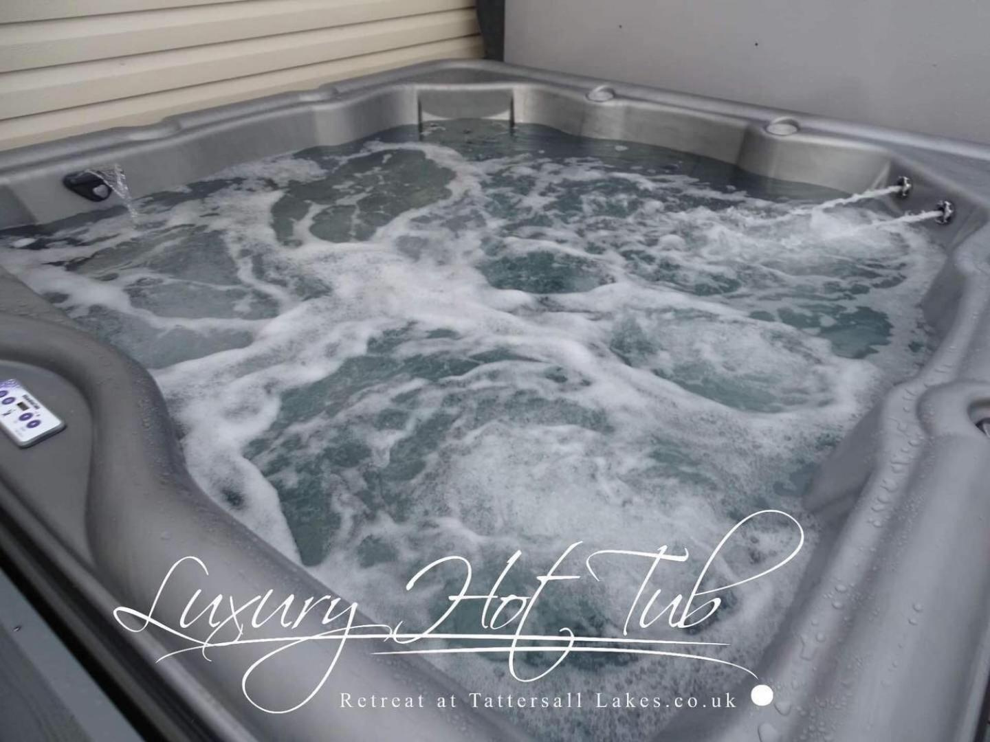 Villa Luxury Hot Tub Retreat Tattershall Exterior foto